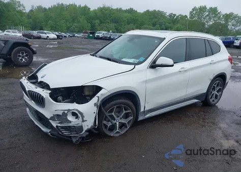 2018 BMW X1 xDrive28I z USA, uszkodzony, nr VIN WBXHT3C38J5L31322